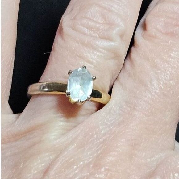 Unbranded Jewelry - Gold tone gemstone ring Size 5.75
